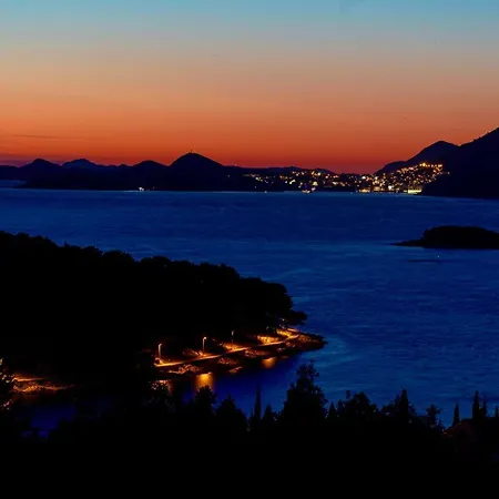 Tonina, Friends And Family * Cavtat